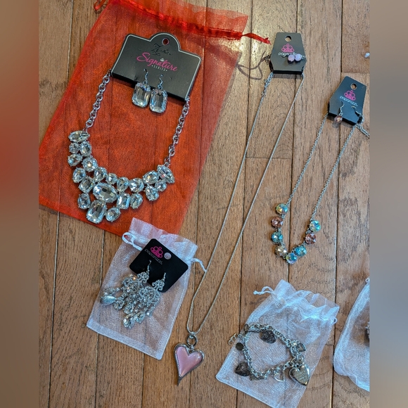 Paparazzi Jewelry Collection - Picture 2 of 7